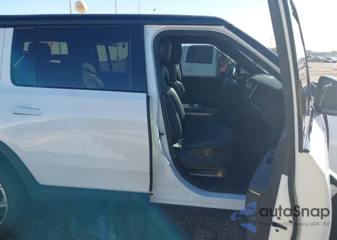 2025 Rivian R1S Ascend Tri Motor Max Pack/Premium Tri Motor Max Pack z USA, uszkodzony, nr VIN 7PDSGCBPXSN057904